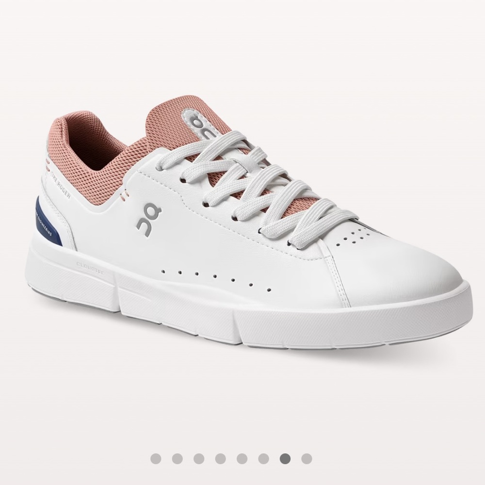 ON Clouds THE ROGER Advantage Sneaker